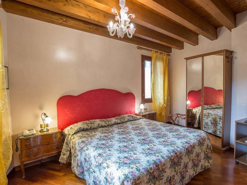 Hotel Piccola Fenice Венеция Экстерьер фото