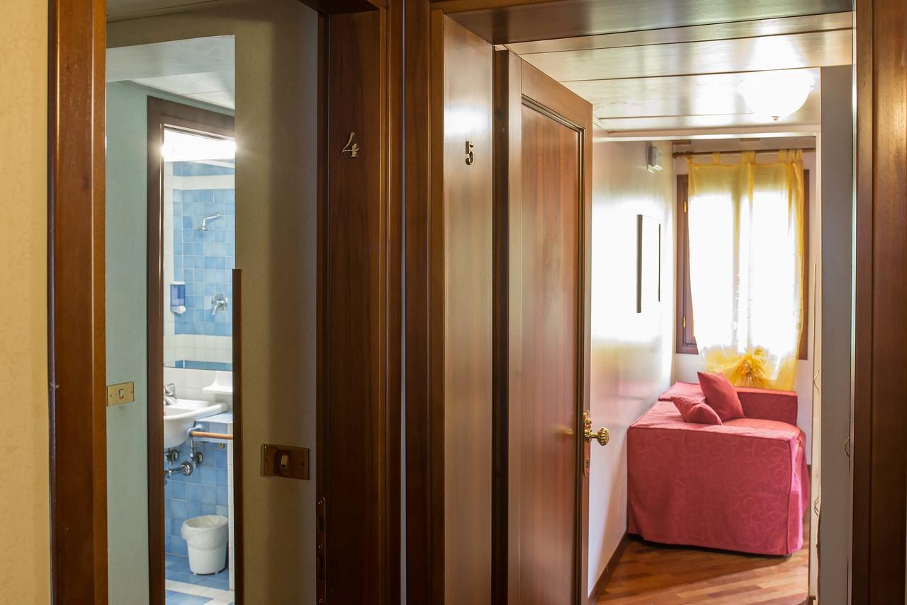 Hotel Piccola Fenice Венеция Экстерьер фото