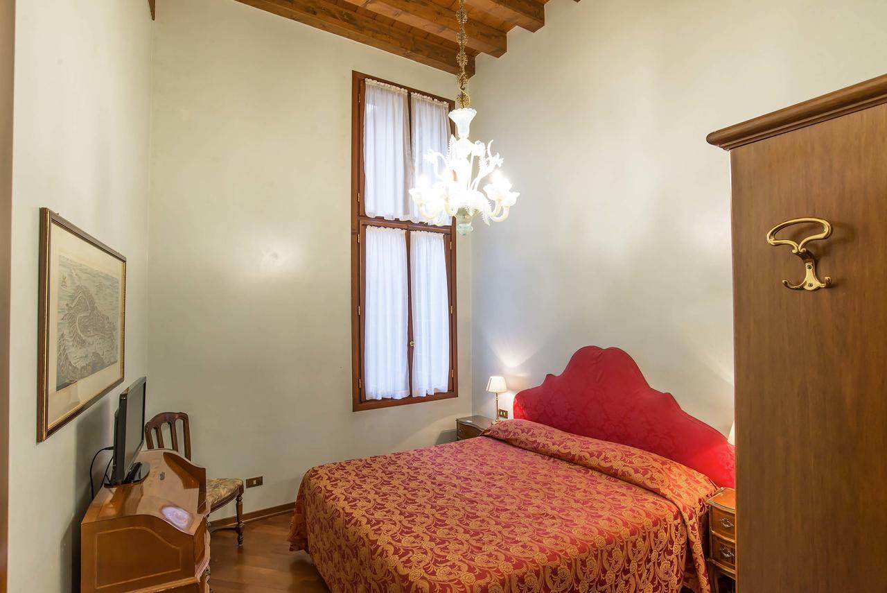 Hotel Piccola Fenice Венеция Экстерьер фото