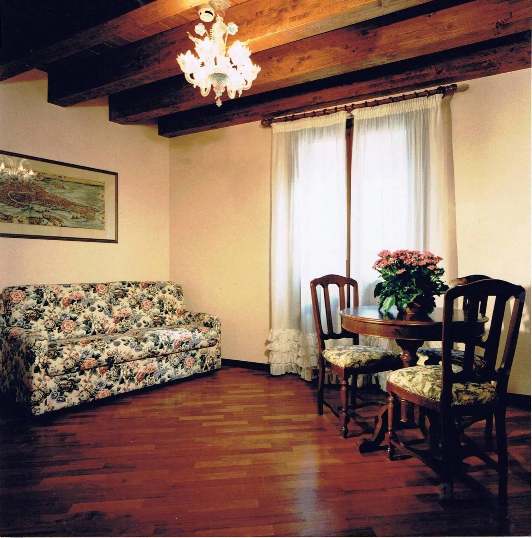 Hotel Piccola Fenice Венеция Экстерьер фото